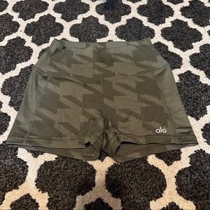 Alo elevate Shorts